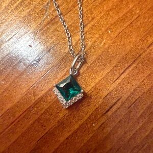 Elegant Green Pendant Necklace